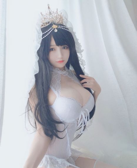 森林里的熊冬眠中